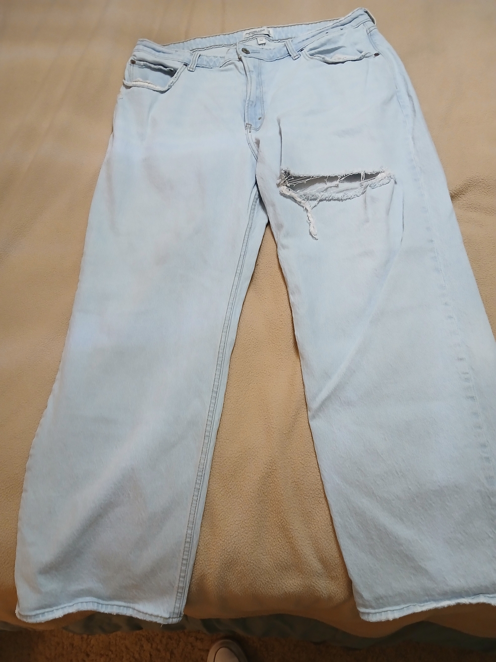 Abercrombie & Fitch Light Blue Relaxed Ripped Jeans